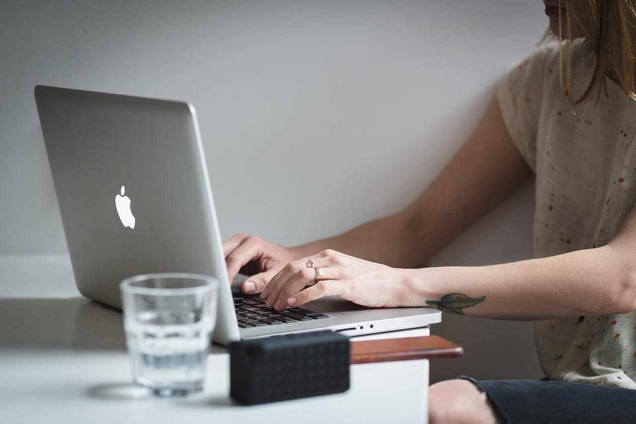 You are currently viewing How AI Can Help You Turn Talent Into a Digital Income Stream